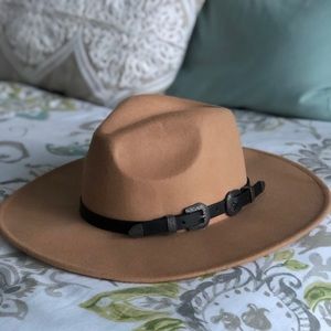 Boone Belted Hat